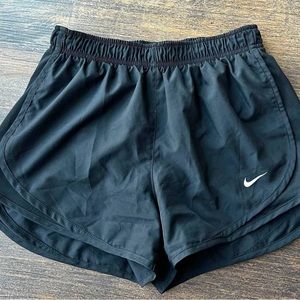 Used women’s shorts Nike dry fit size small